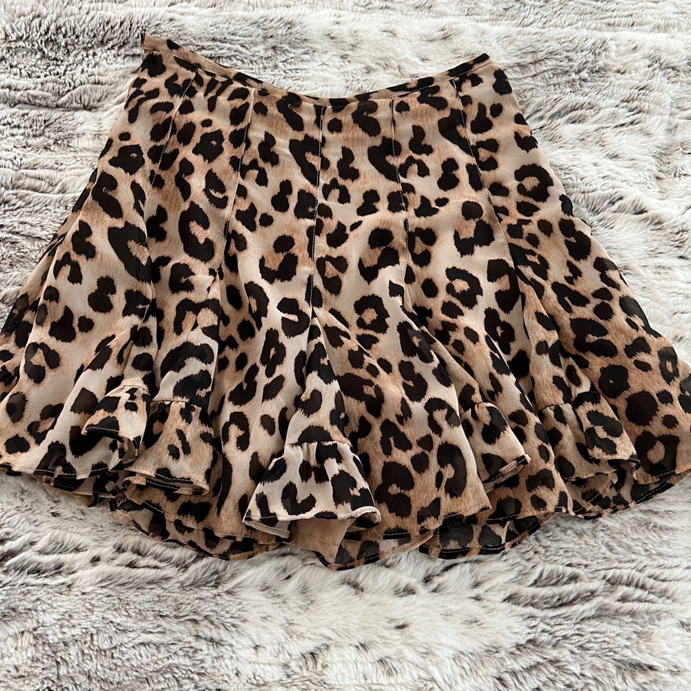 Animal print skirt with attached shorts underneath. New! Perfect condition! 💕